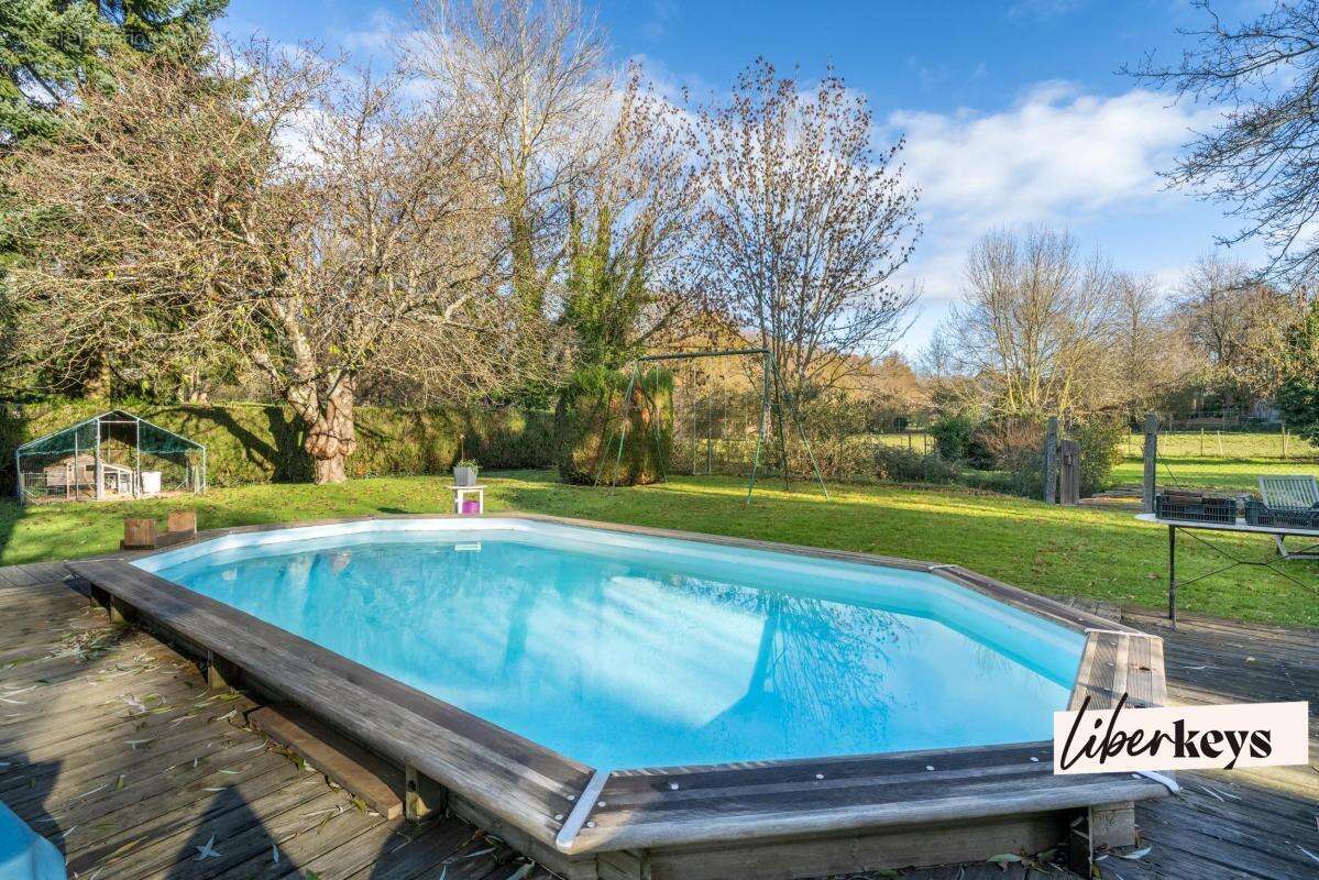 À 10 minutes de Houdan - Propriété familiale de 220 m2 - piscine et jardin arboré - 1883  m2 de Jardin - photo 3