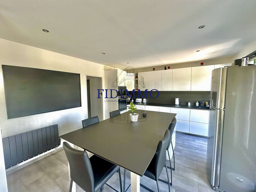 Maison à CHENNEVIERES-SUR-MARNE