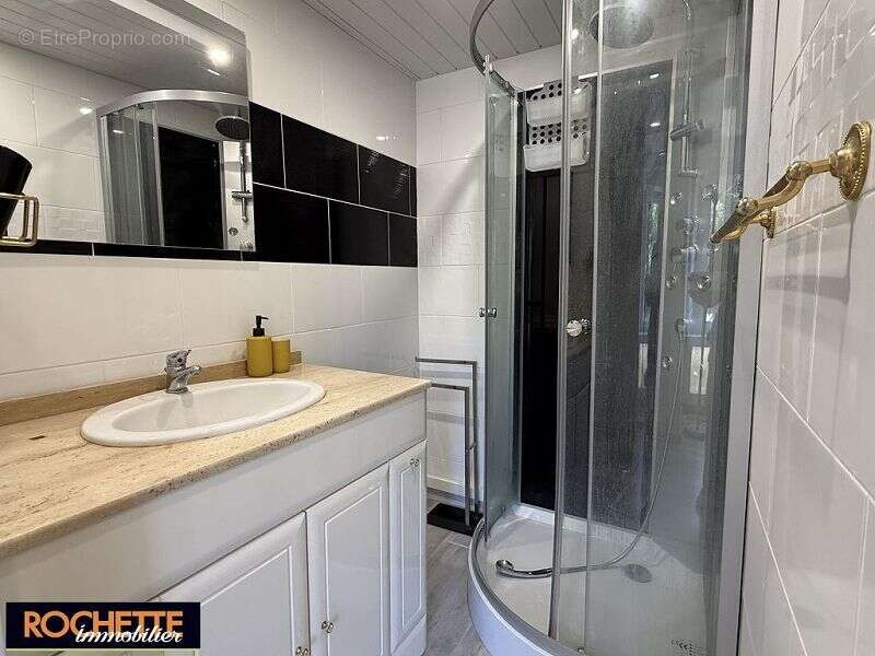 Maison 129 m² à Saint-Just-La-Pendue  - photo 6