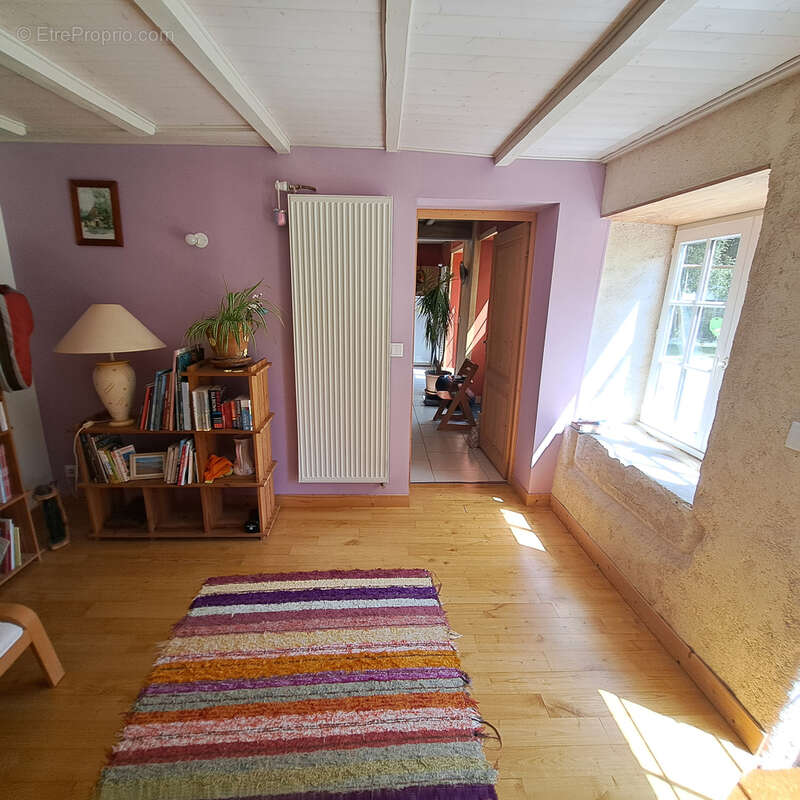 Maison charentaise de caractère   185 m2   5 à 6 chambres   Jardin, garage et dépendance - photo 4