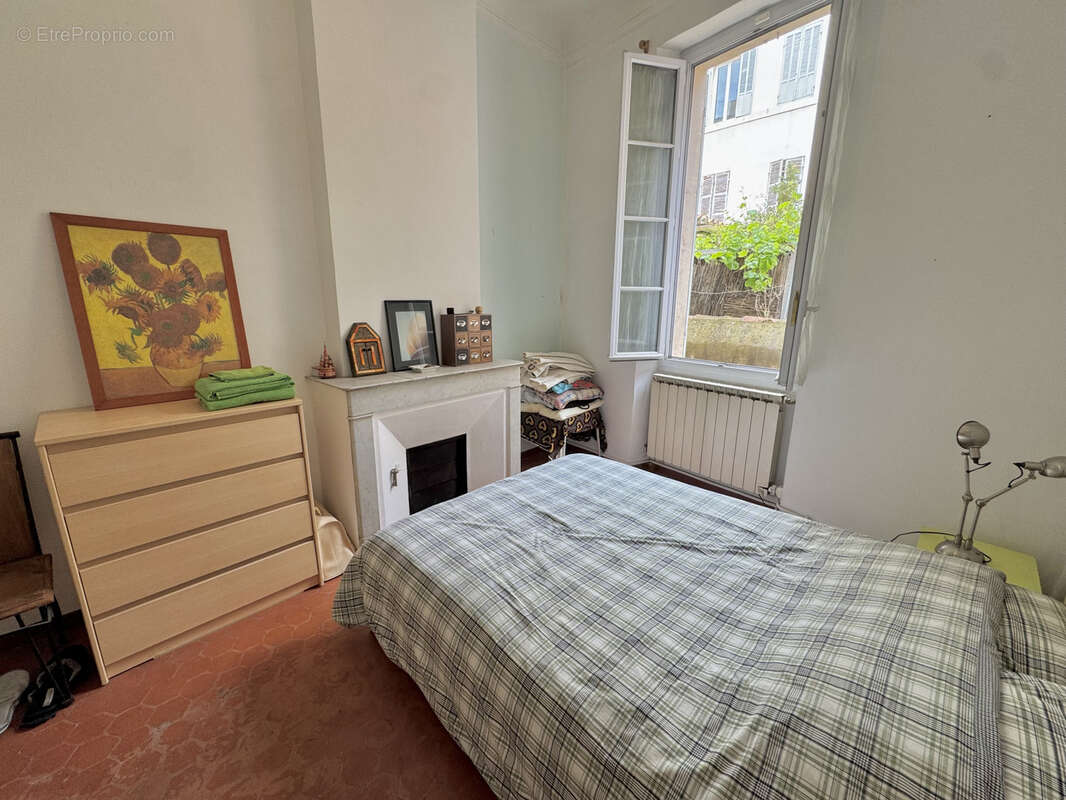 Appartement à MARSEILLE-1E