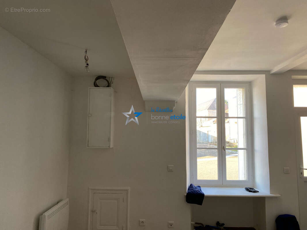Immeuble - Neufchâtel-en-Saosnois - Guy Garreau - Bonne étoile immobilier - Appartement à NEUFCHATEL-EN-SAOSNOIS
