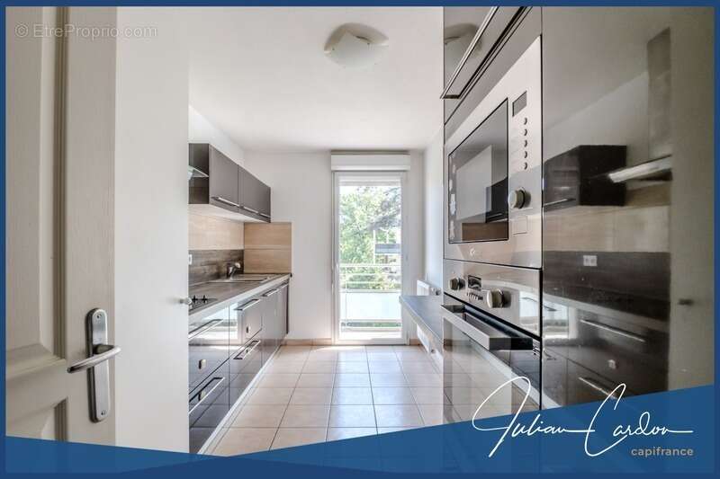 Appartement à ETREMBIERES