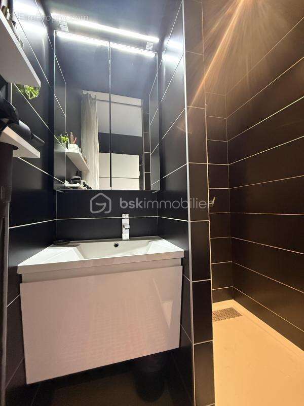Appartement 4 pièces avec balcon, cave et parking sécurisé - Seynod - photo 9