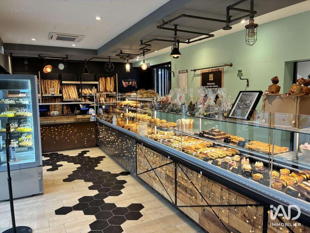 Photo 3 - Commerce à MELLAC