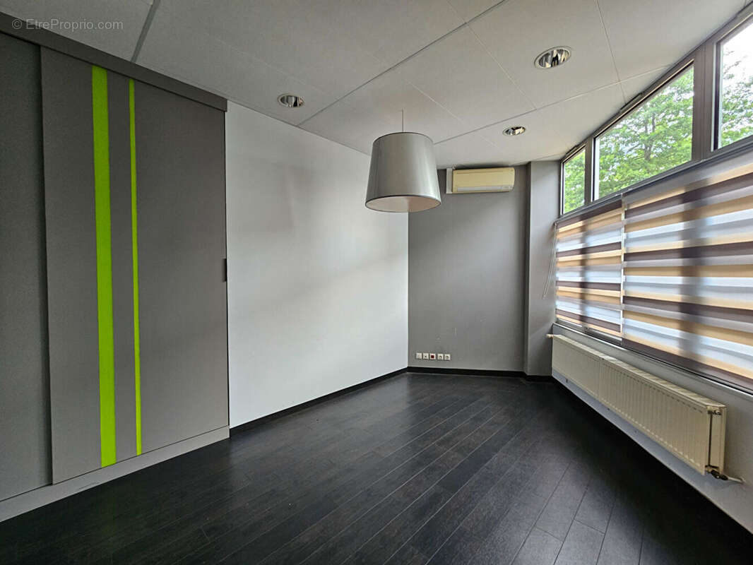 A vendre - local d'activités  - 1 200 m² sur un terrain de 4 413 m²  - emplacement stratégique - photo 6