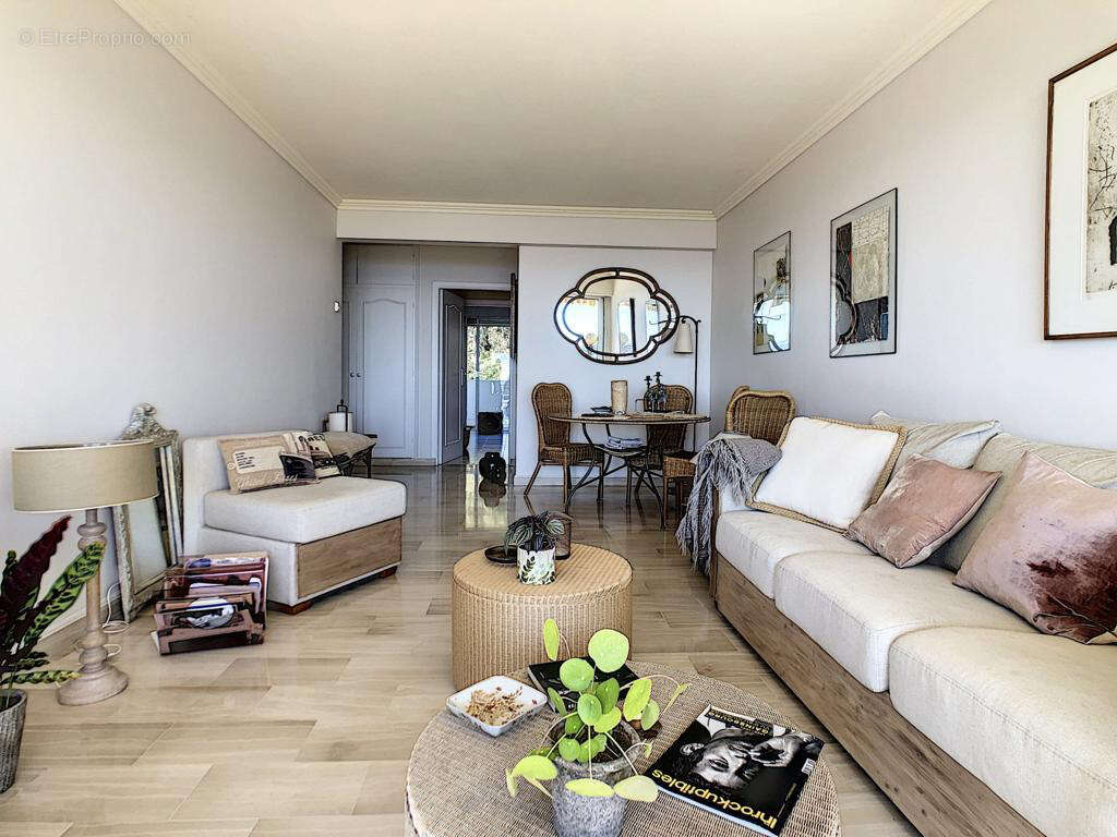 Appartement à VALLAURIS