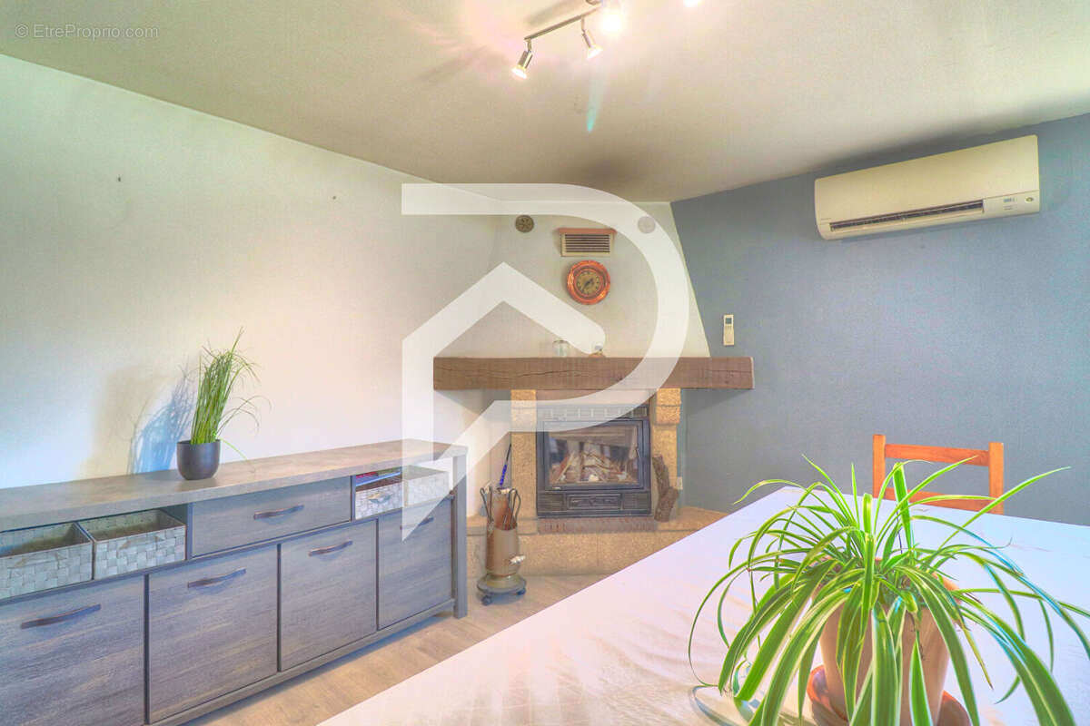 Maison à SAINT-JULIEN