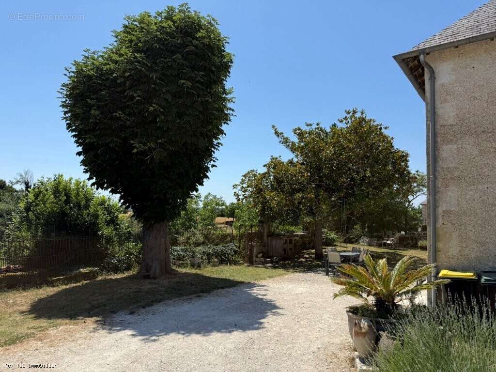 Maison à RUFFEC