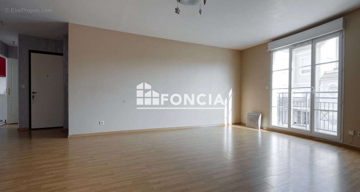 Appartement à CORBEIL-ESSONNES