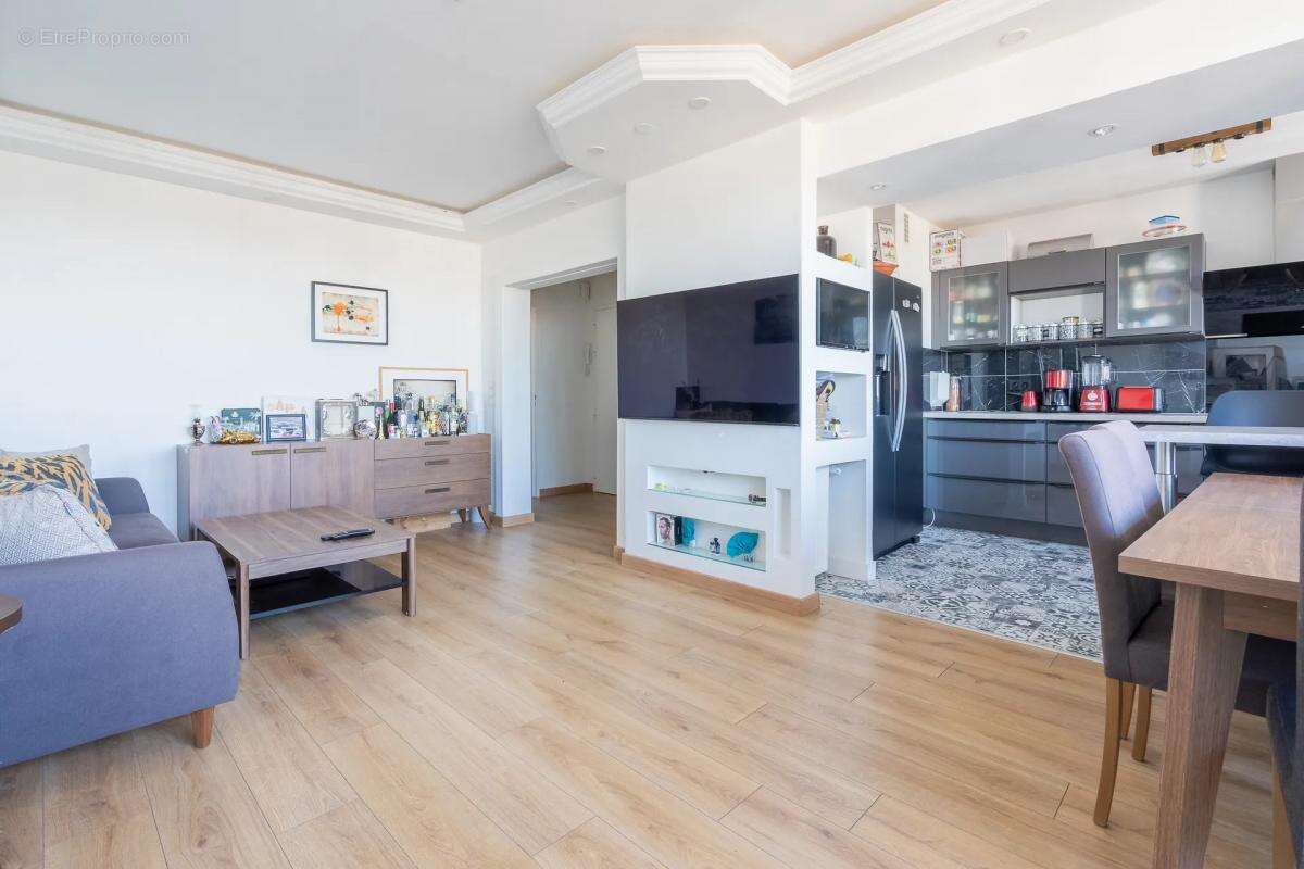 Appartement à LES PAVILLONS-SOUS-BOIS