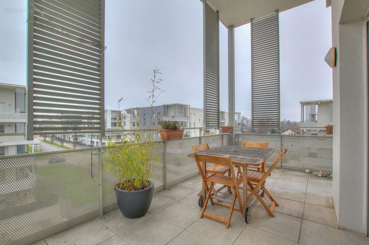 Appartement à SAINT-GENIS-POUILLY