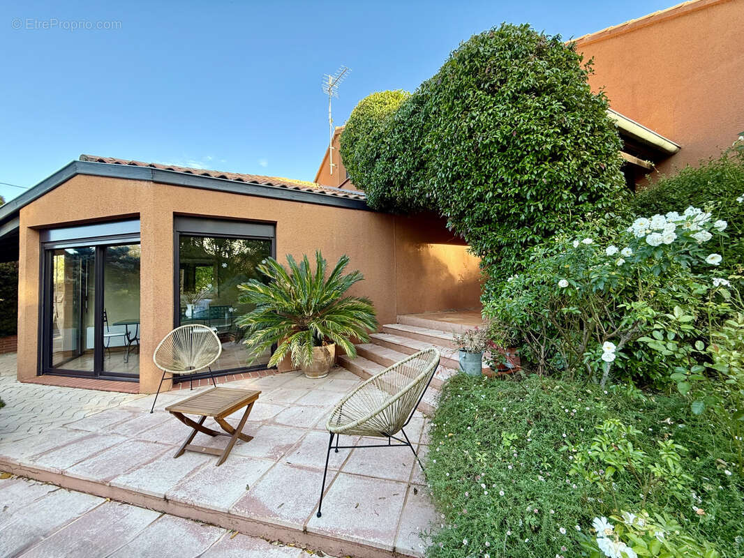 Maison à MONTAIGUT-SUR-SAVE