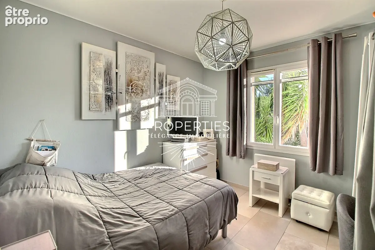 Bormes - maison de plain pied - 4 pieces - 3 chambres - piscine - garage - photo 8