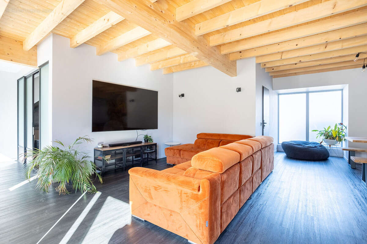 Maison à VIC-LE-COMTE