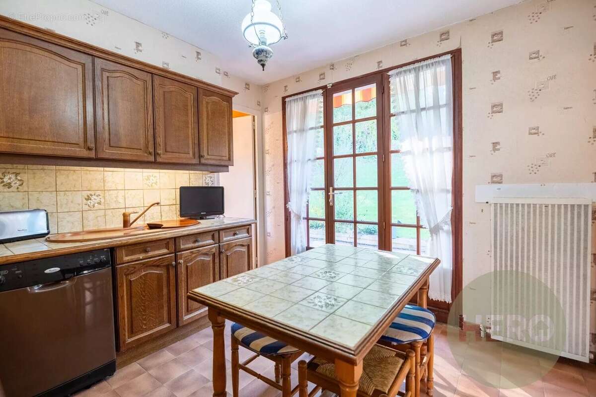 Maison à NEAUPHLE-LE-CHATEAU