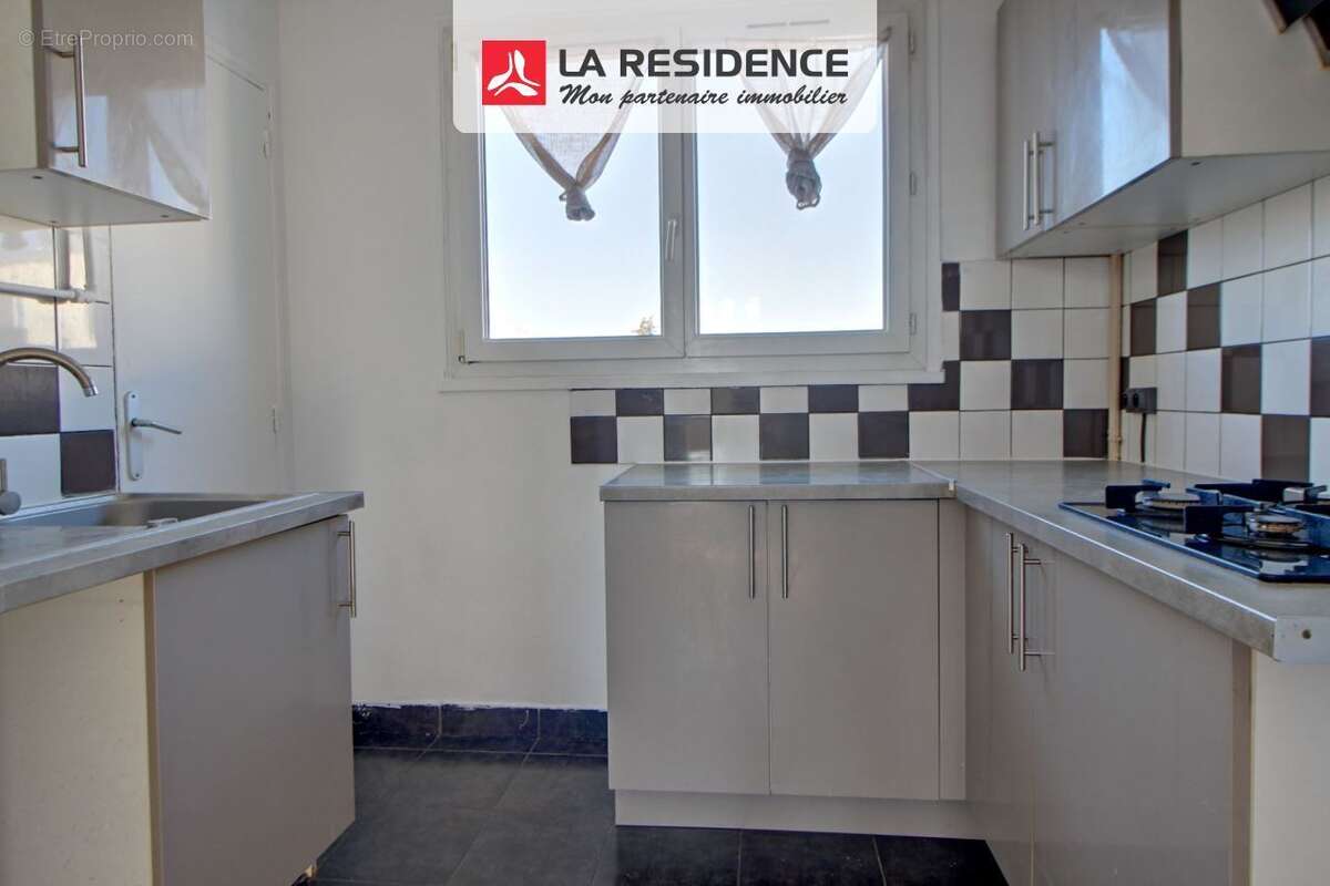 Appartement à LES CLAYES-SOUS-BOIS