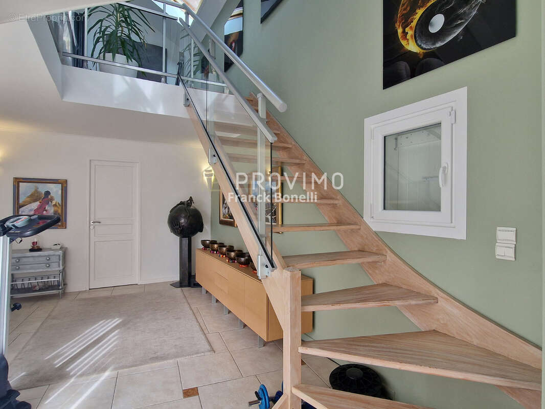 Maison de caractère, 4 chambres, garage, terrasse et jardin, en parfait état - photo 9