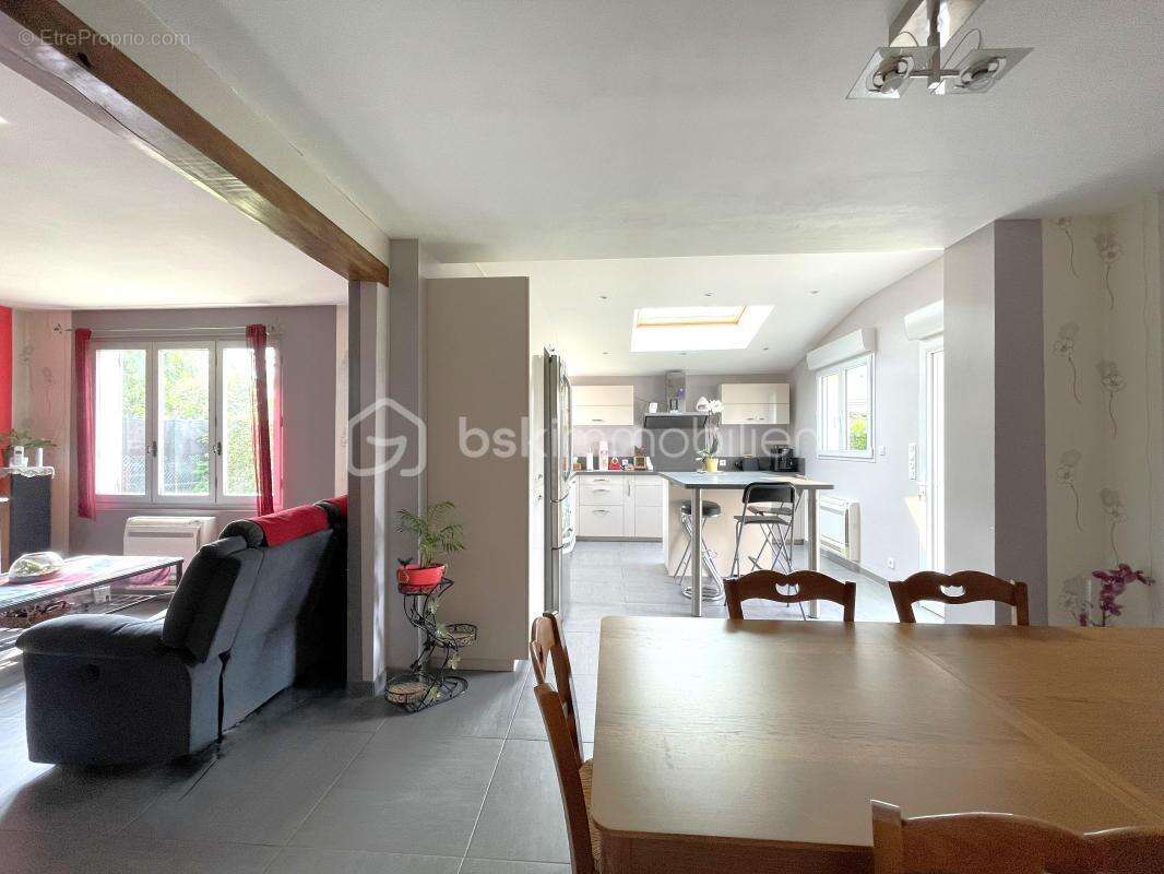 Maison à LES CLAYES-SOUS-BOIS