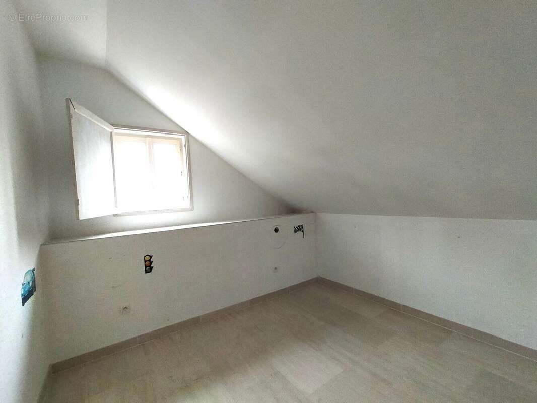 Maison à vendre Mont Saint Jean chambre