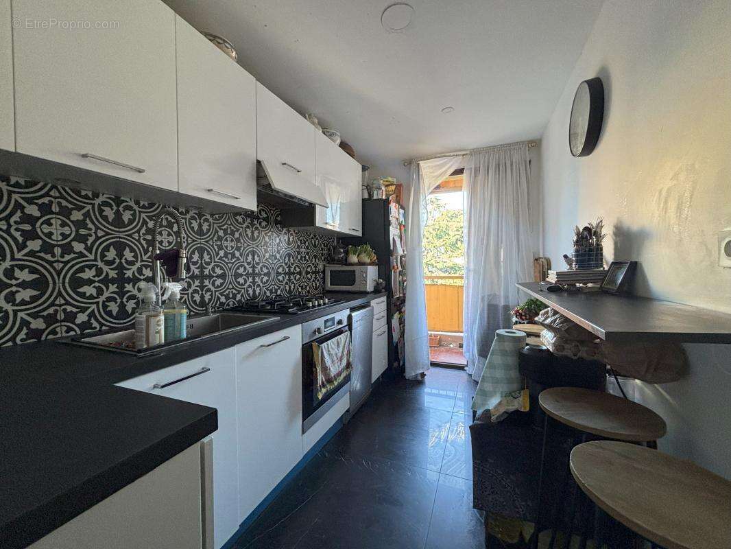 Appartement à SAINT-LAURENT-DU-VAR