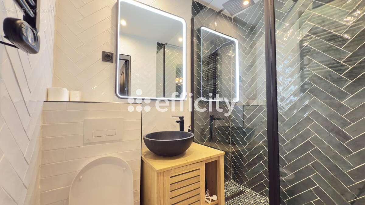 Appartement à MARSEILLE-1E