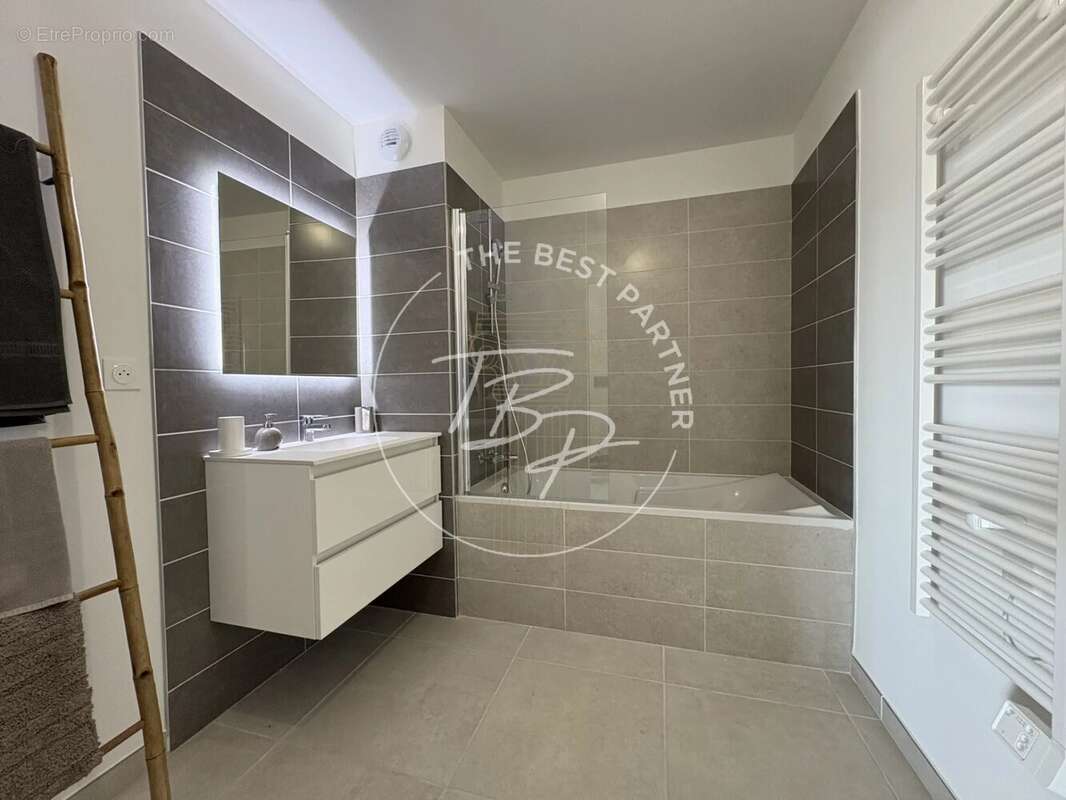 Appartement à SAUVIAN