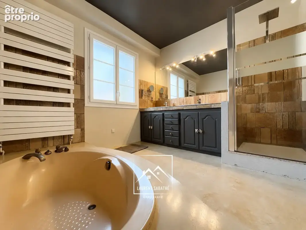 PAU (64) –  À VENDRE - Maison familiale de 213 m² - 5 chambres, bureau et piscine - photo 11