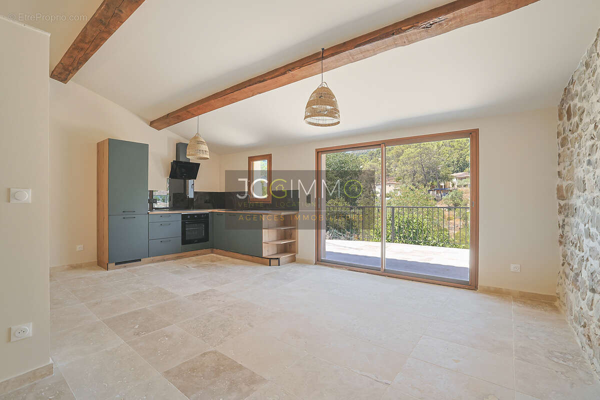Maison à SOLLIES-TOUCAS