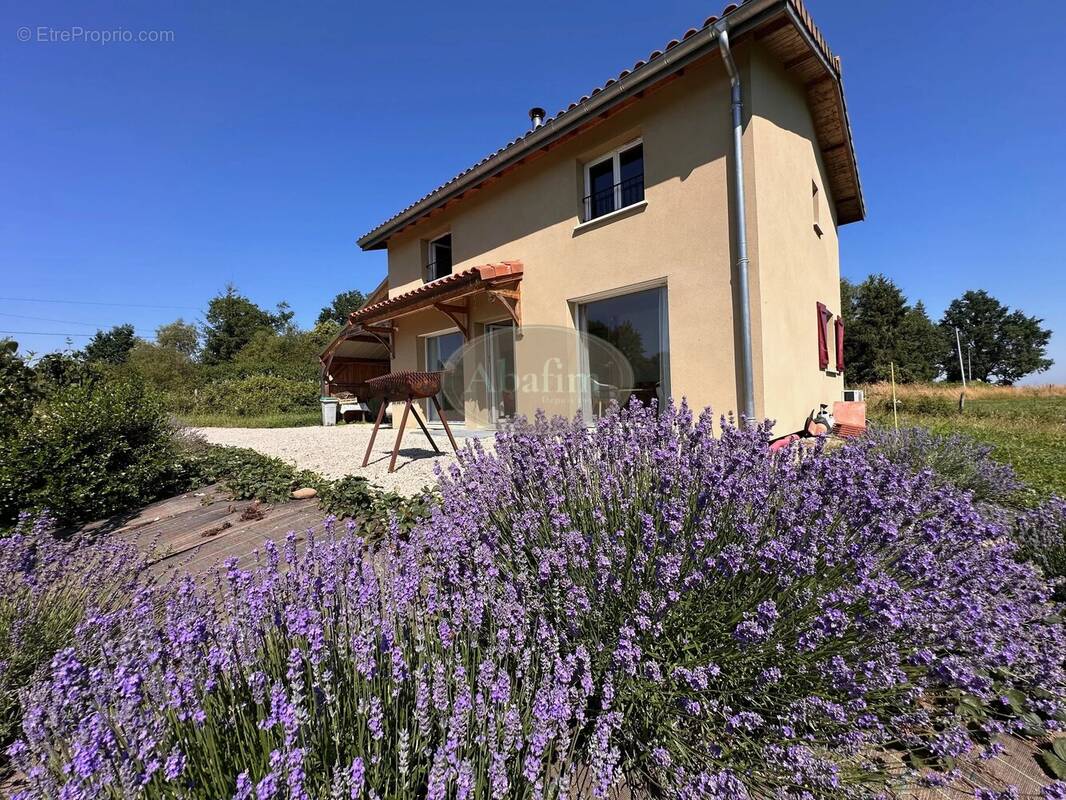 Maison à MONLEON-MAGNOAC