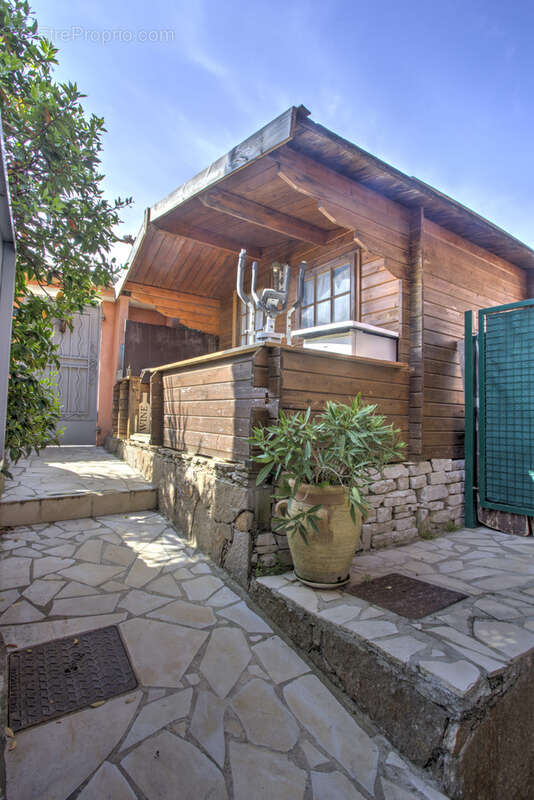 superbe villa proche de st-tropez  1 272 000 € - photo 20