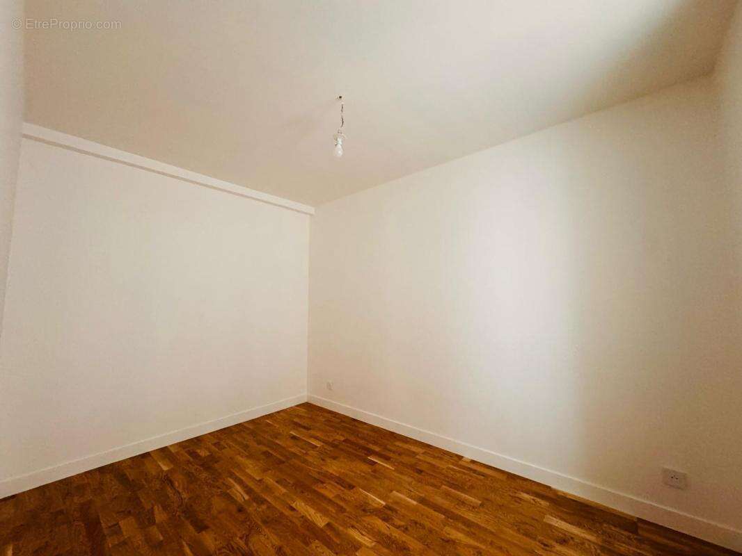 Rue d'Orfila, STUDIO rénové de 21,34m² au RDC - photo 3