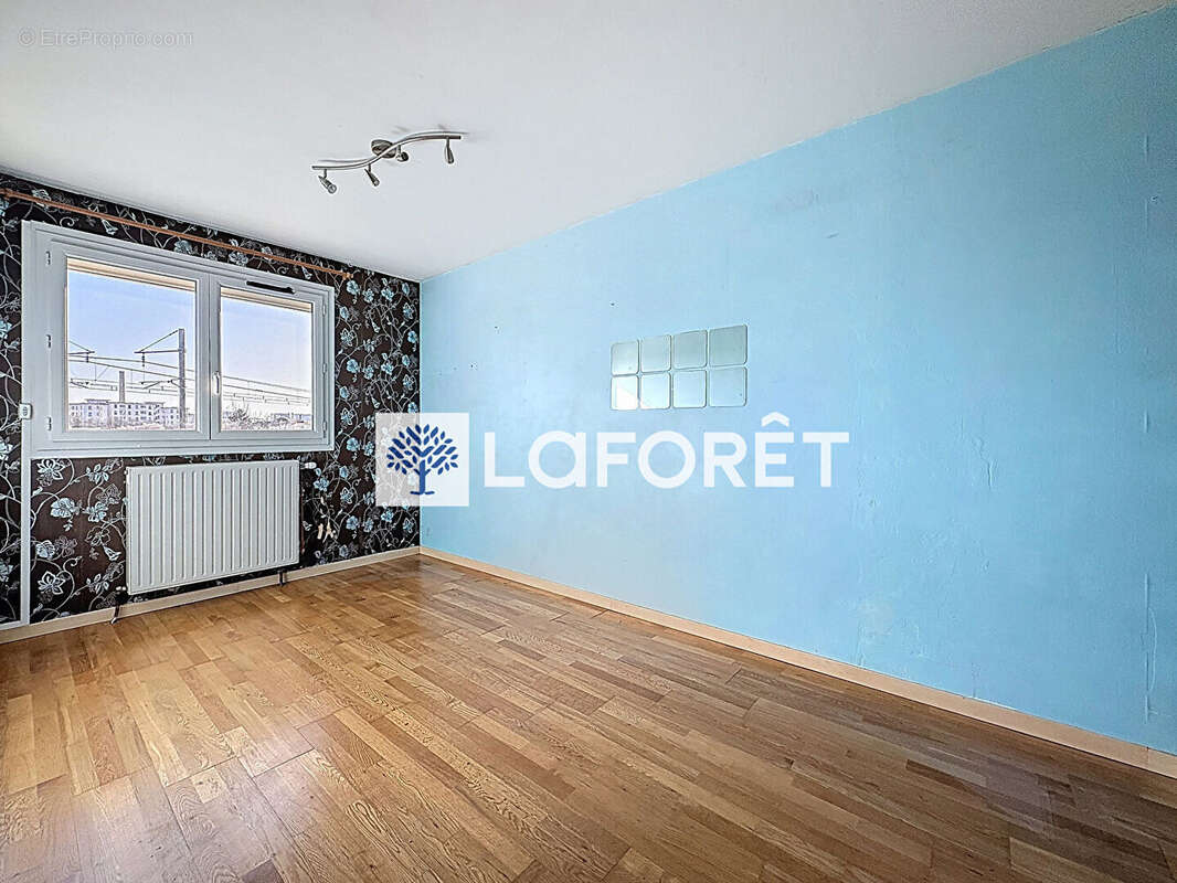 Appartement St Maurice De Beynost T3 de 68.50 m² avec balcon, place de parking et cave - photo 8