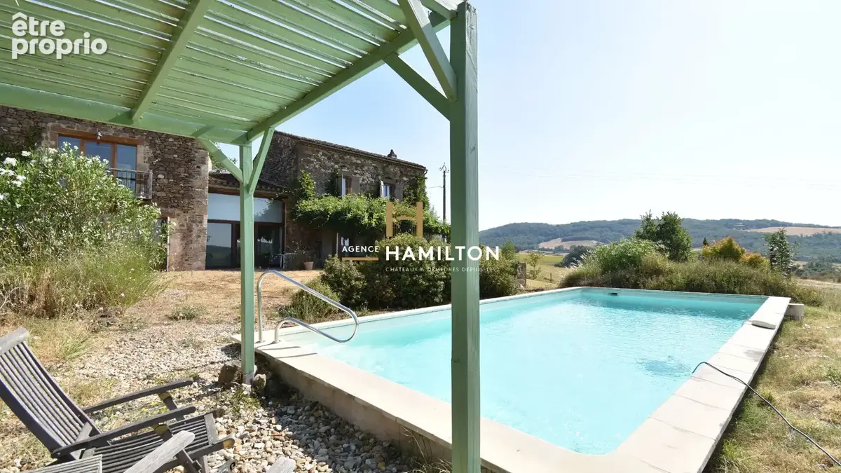 Fermette modernisée avec piscine et vue dégagée - photo 16