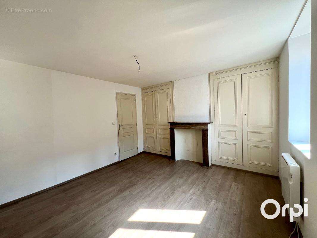 A Vendre Jolie maison de ville - Cour - 2 chambres - Mezzanine - photo 4