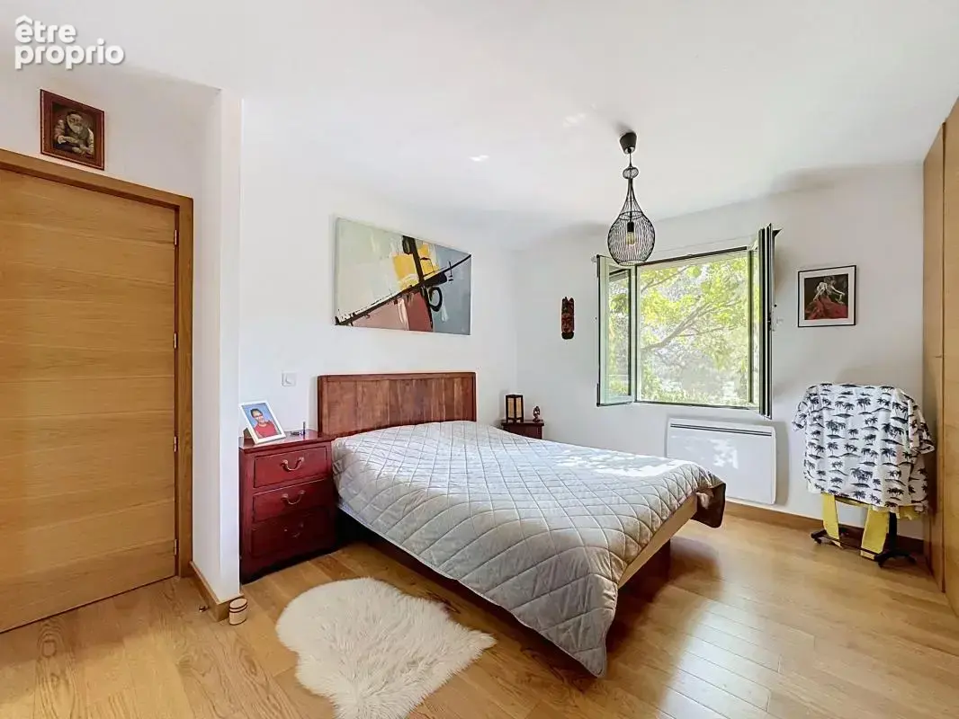 Grande maison familiale de charme avec piscine à débordement, terrasse en bois exotique et terrain arboré de 1 709 m² — Fréjus - photo 16