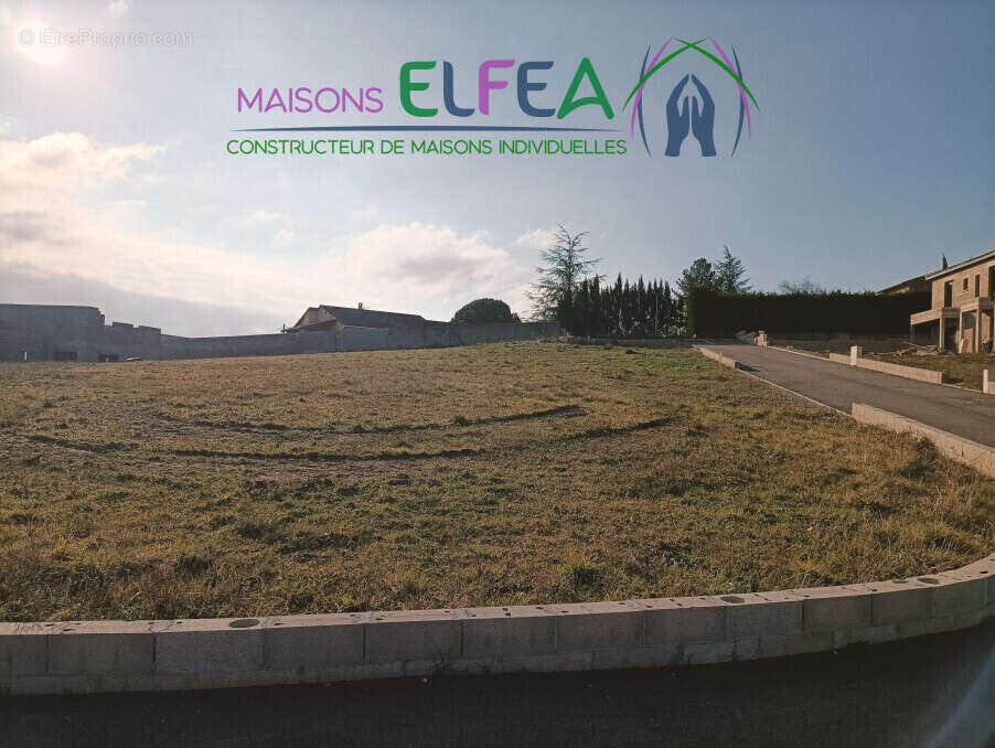 Terrain à SAINT-DONAT-SUR-L'HERBASSE