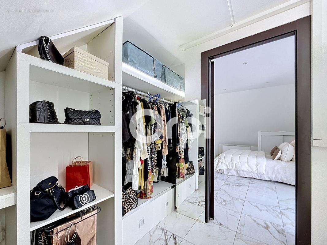 À vendre - Maison Familiale de 253m² avec appartement indépendant - 618 000€ FAI - photo 13