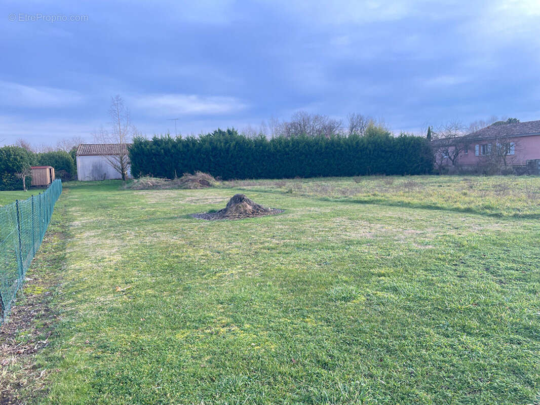 Terrain à CASTELMORON-SUR-LOT