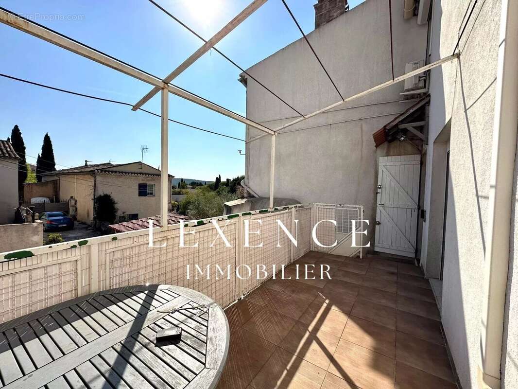 Maison à LA FARE-LES-OLIVIERS