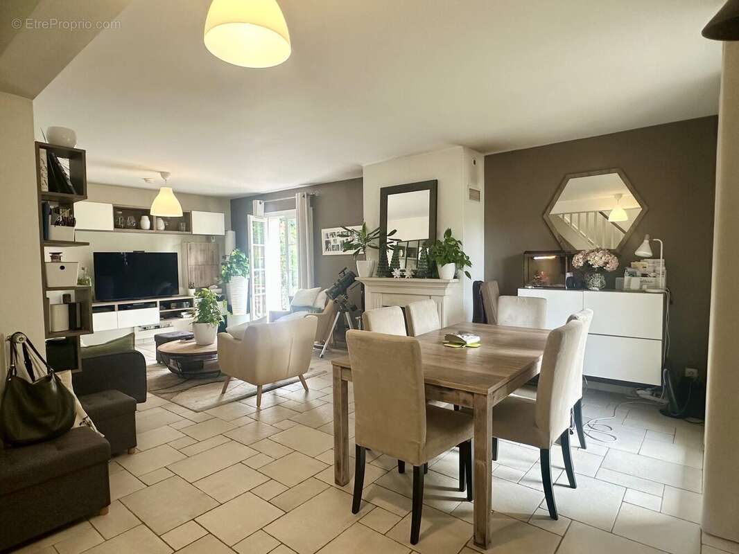 Maison à VERT-SAINT-DENIS