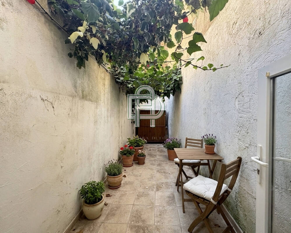Maison à OUVEILLAN