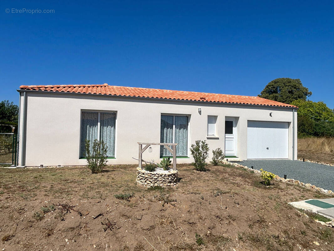 Maison à CORME-ECLUSE