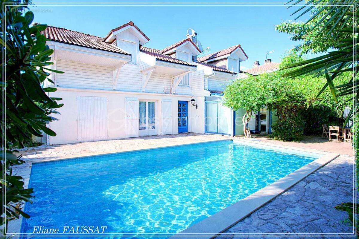 Maison de ville, 5/6 chambres 170m² avec piscine couverte, dépaysement exotique à Tarbes !!! - photo 2
