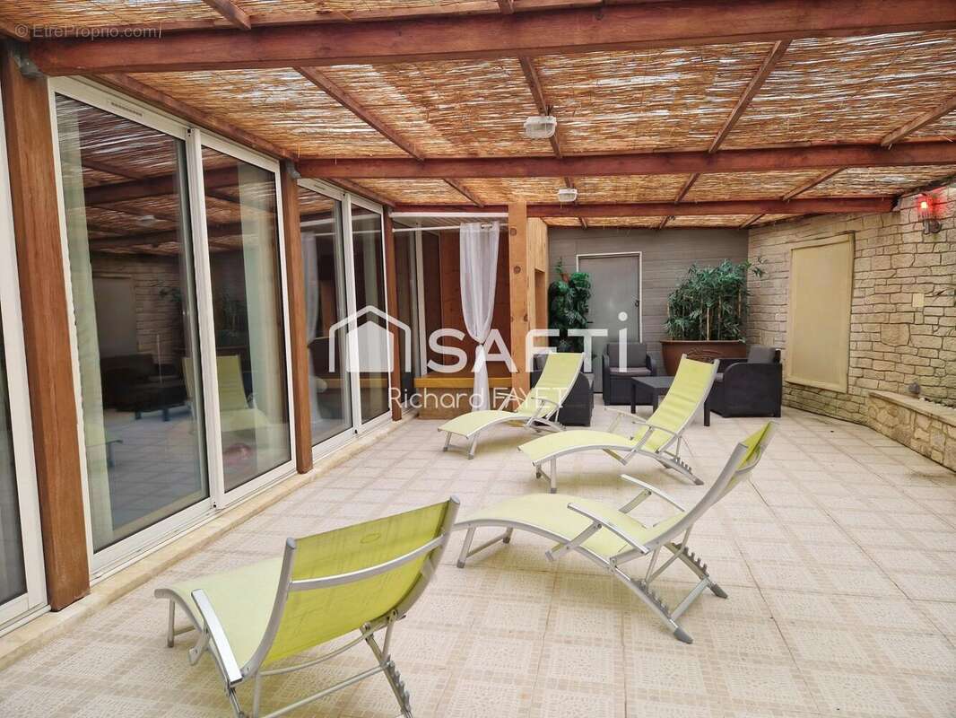 Maison 497 m² à Mosnac  - photo 5