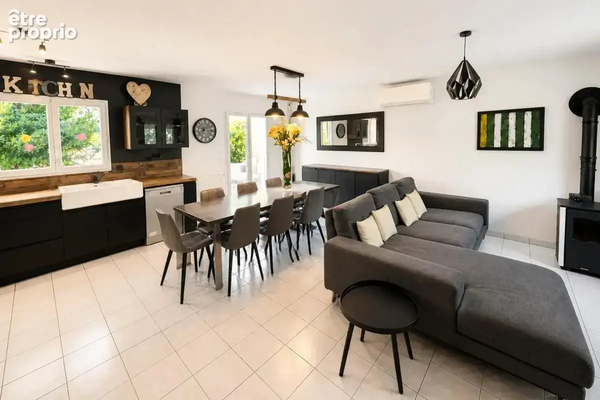 Maison de 6 pièces de 128 m² à Saint-Savin - photo 4