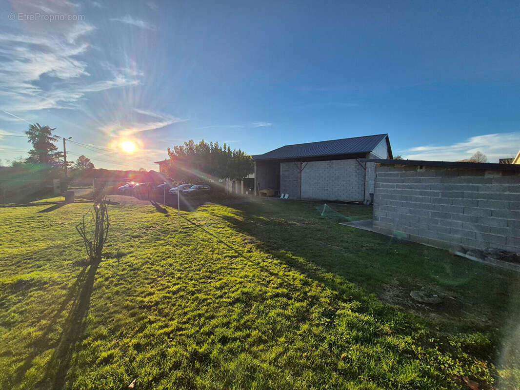 Terrain Soumoulou 600 m2 avec garages - photo 3