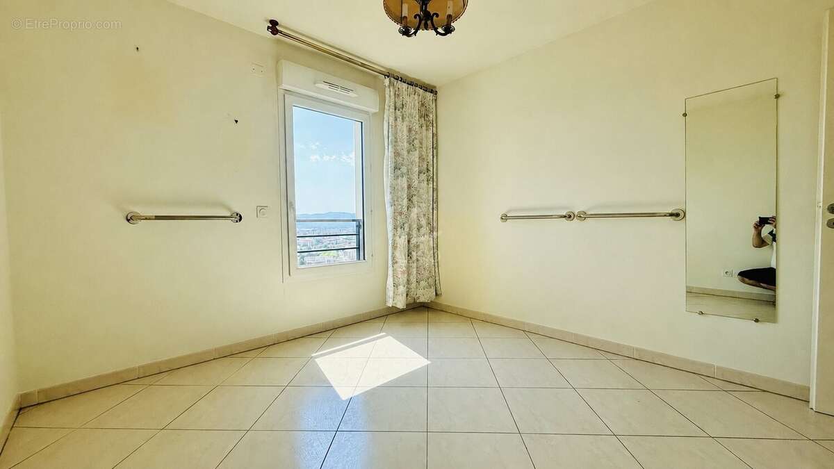 T3 61 m² Saint-Raphaël, terrasse vue mer et piscine en rooftop - photo 9