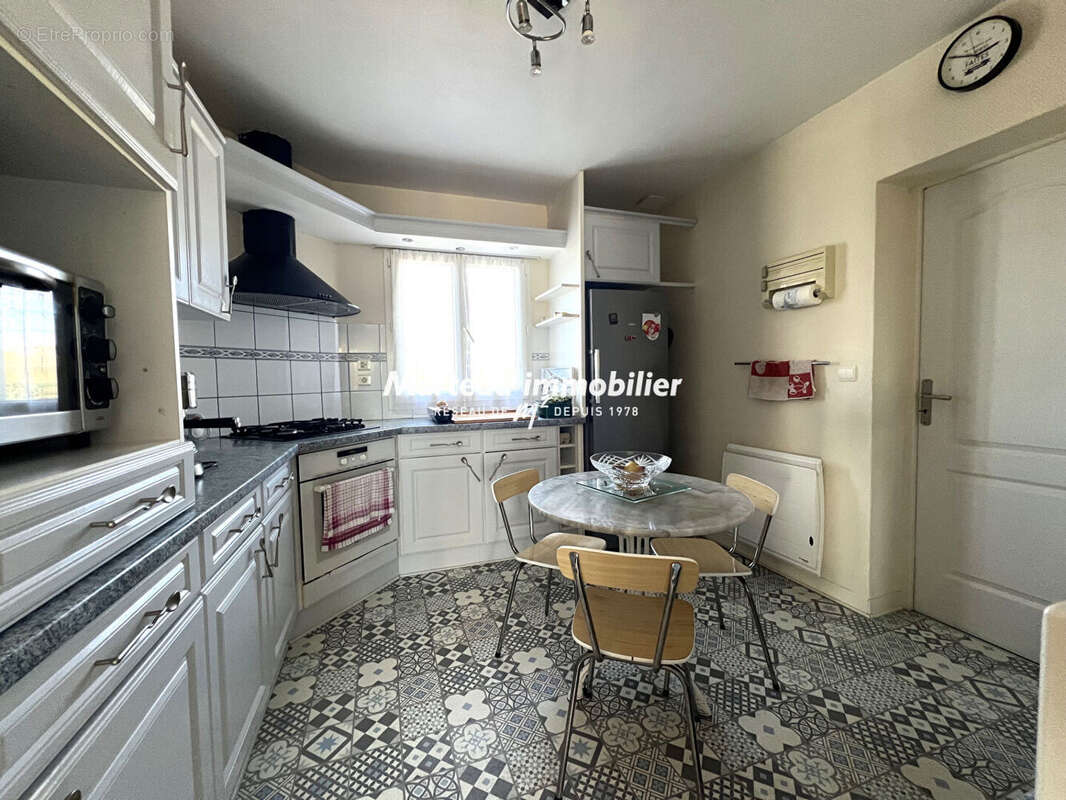 Maison à SAINT-OUEN-EN-BELIN