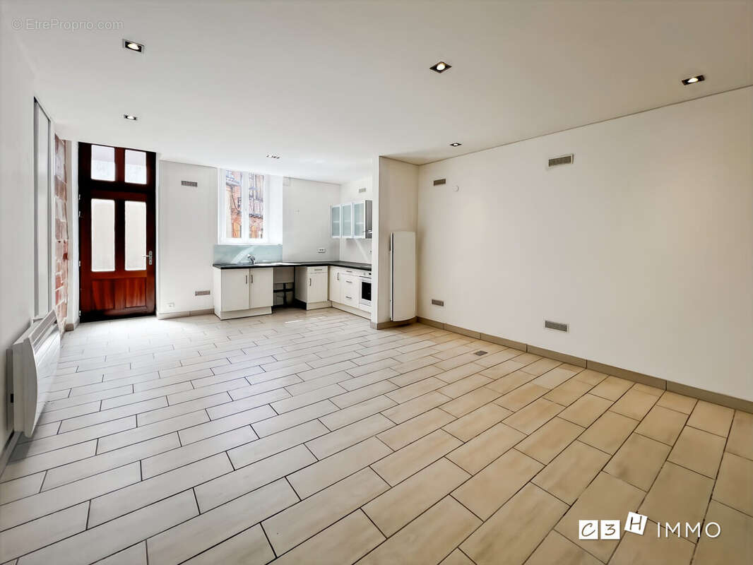 Appartement à CARBONNE